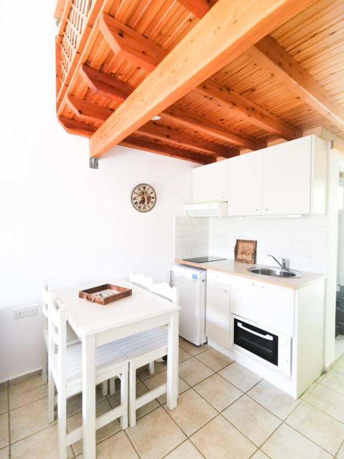 Haris Apartments Koukounaries Bagian luar foto